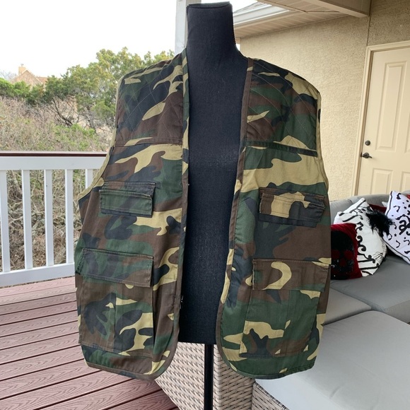 Northwest‎ Territory Camouflage Hunting Vest - Picture 1 of 11